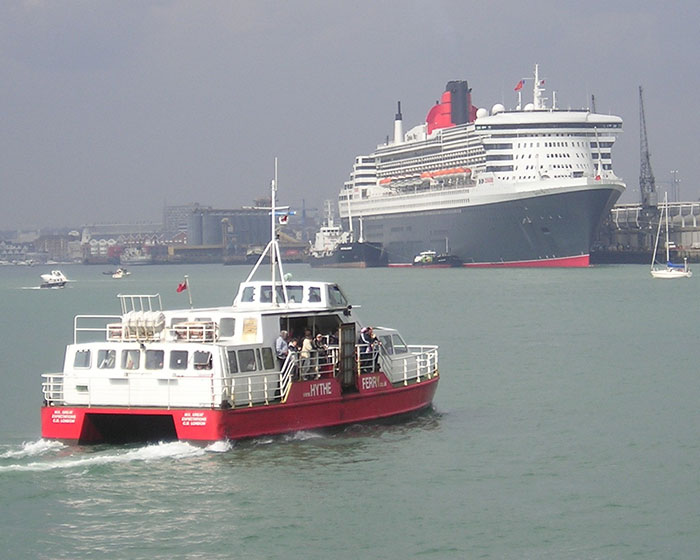 Hythe Ferry, Great Expectations, heading towards Queen Mary 2